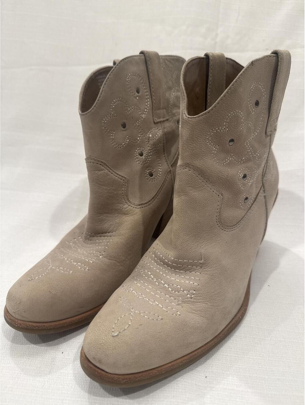 Minnetonka Gunsmoke 14424 Beige Leather Western Cowboy Boots Women’s 6M
